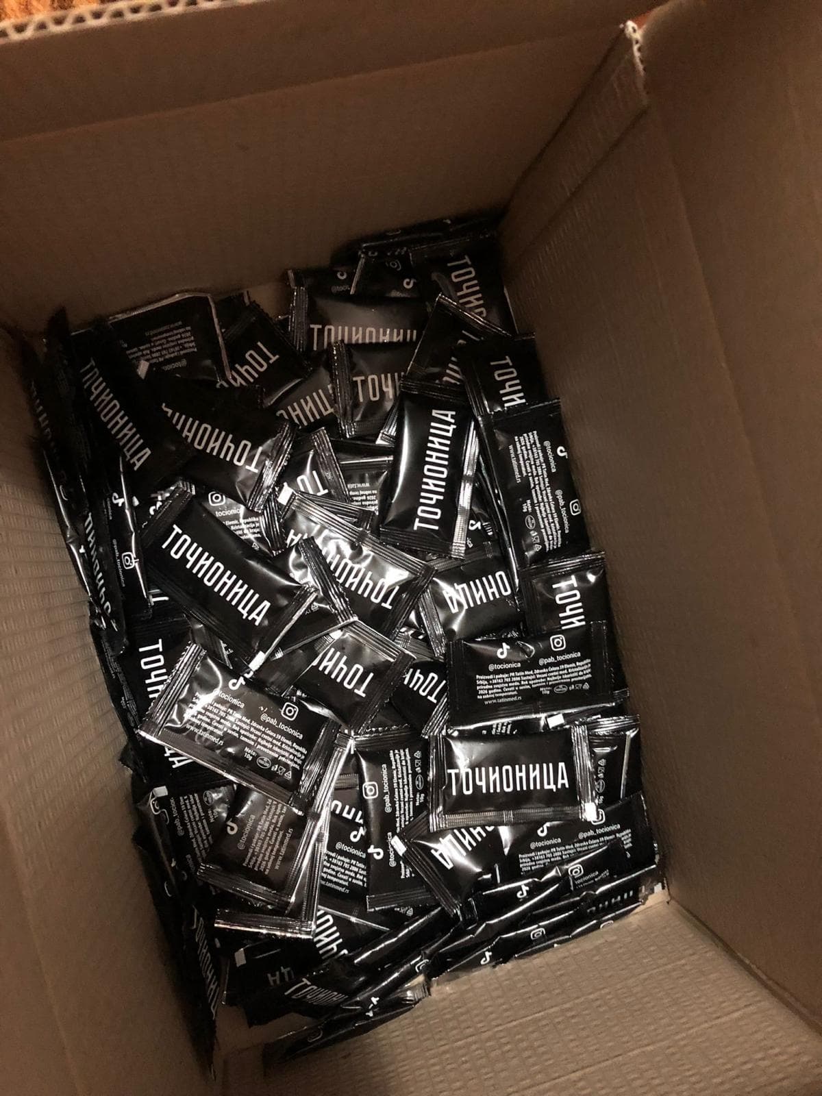 Brendirani med paketići sa logom klijenta